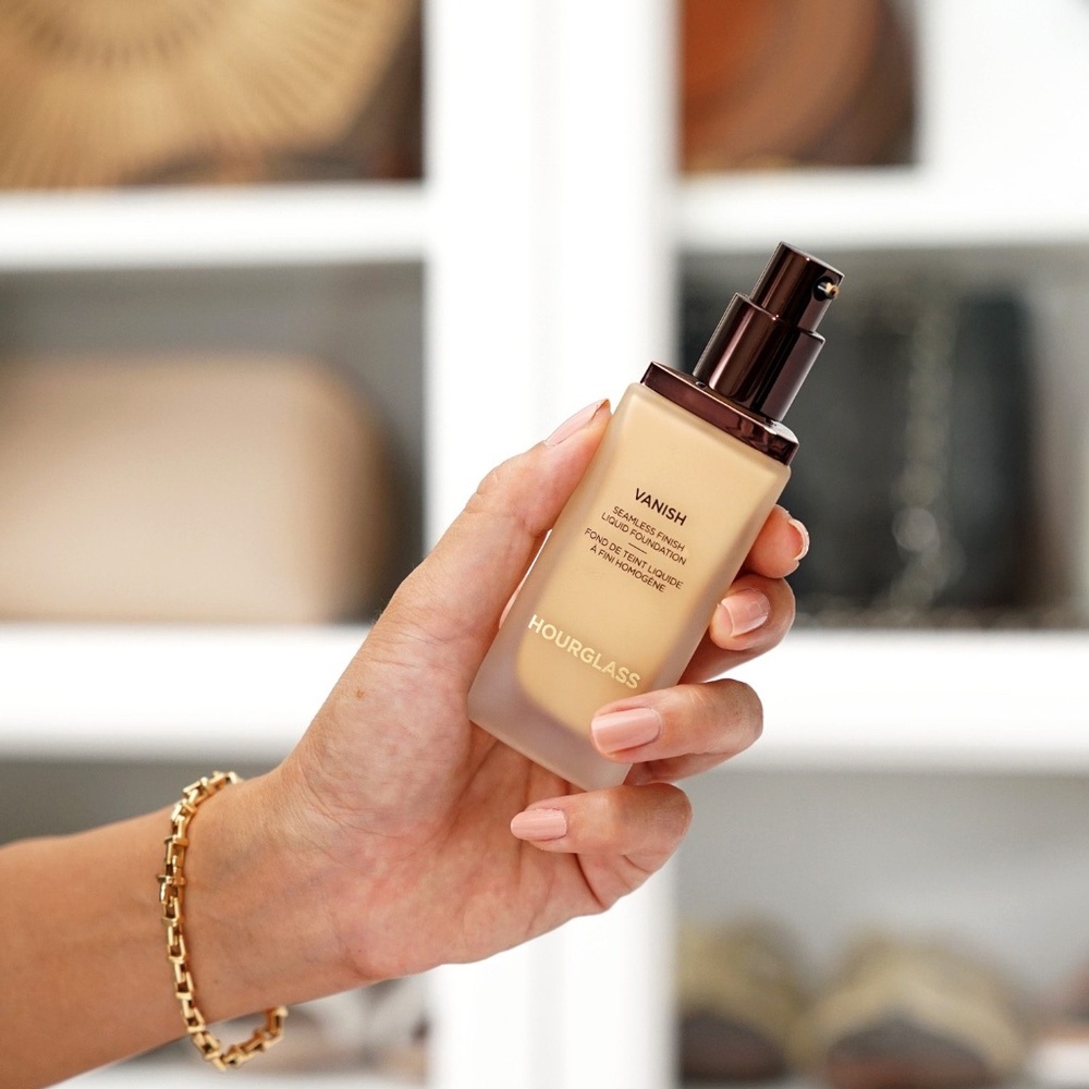 Hourglass Cosmetics Vanish Seamless Finish Liquid Foundation